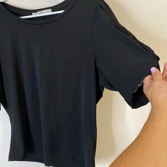 Elegant Black Women's Top with puffy sheer sleeves size large - Picture 4 of 8